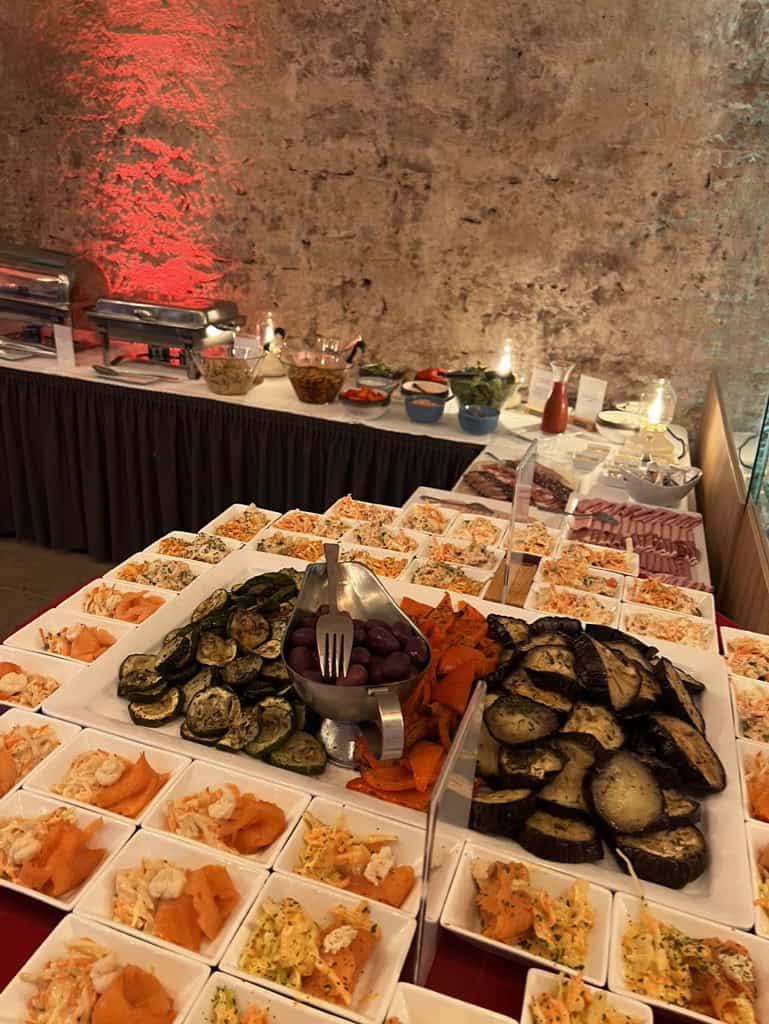 61E1EED8-52A5-4F05-8A9E-3AE178CE7978_1_105_c