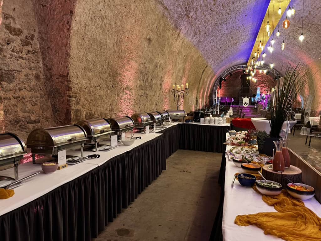 E0C0E000-2A49-40E3-B041-8F3CE1536FA2_1_105_c